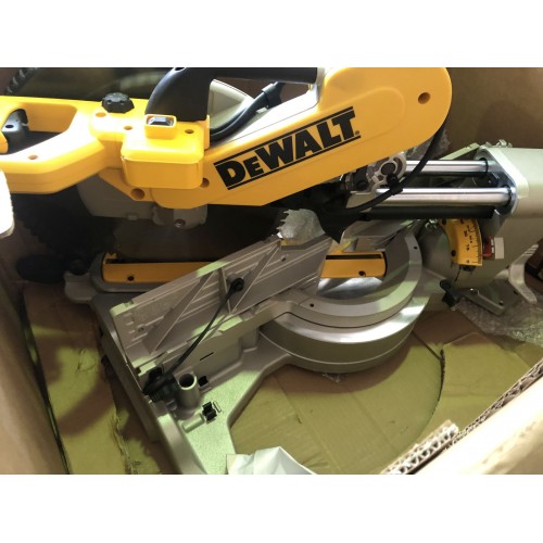 Ausverkauf DeWALT Panelsäge Kappsäge 1.650 Watt mit XPS (LED Schnittlinien Anzeige) DWS780