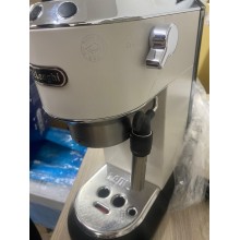 ABVERKAUF DeLonghi Dedica Style EC 685.W GEBRAUCHT, NACH SERVICE, BESCHÄDIGTE VERPACKUNG