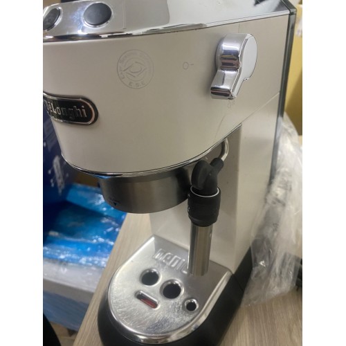ABVERKAUF DeLonghi Dedica Style EC 685.W GEBRAUCHT, NACH SERVICE, BESCHÄDIGTE VERPACKUNG