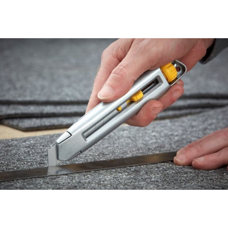 Couteau Stanley Interlock Snap Off - 18 Mm, Avec 5 Lames Carbure, Corps Métallique, Gris/Jaune