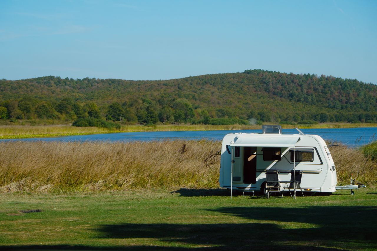 Autarker Wohnwagen am See